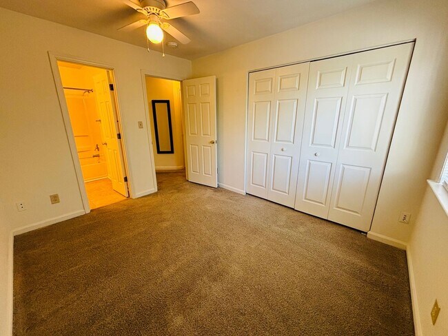Building Photo - 400J Berryfield Lane