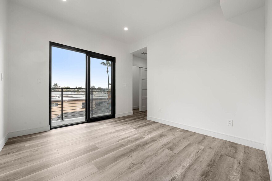 Building Photo - 1920 S Sherbourne Dr