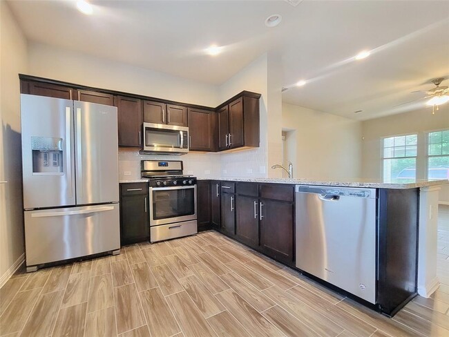 Building Photo - 429 Star Thistle St