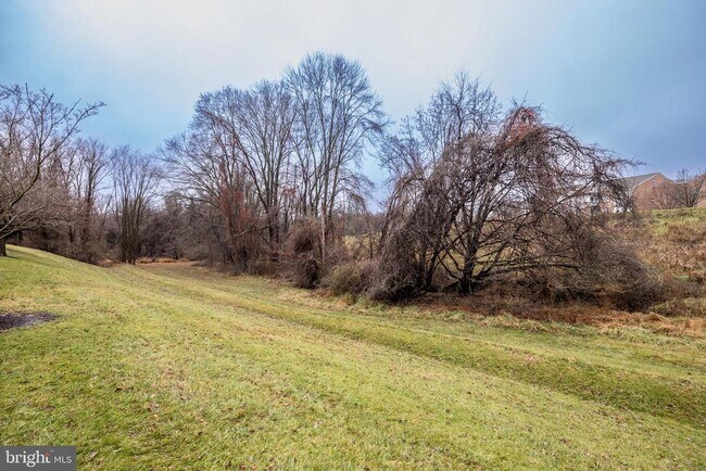 Building Photo - 1717 Landmark Dr