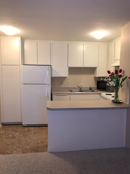 Kitchen - 6386 Rancho Mission Rd. #308