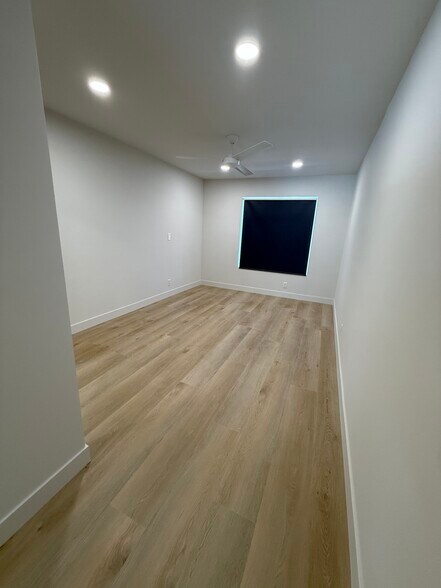 Bedroom 1 with its own bathroom - 45233 Mays Ct