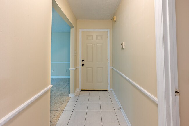 Building Photo - 868 Brookfield Pkwy