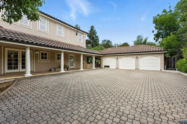 Building Photo - 90 Broadacres Rd