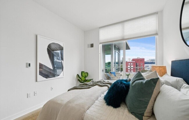 Building Photo - 55 Page St