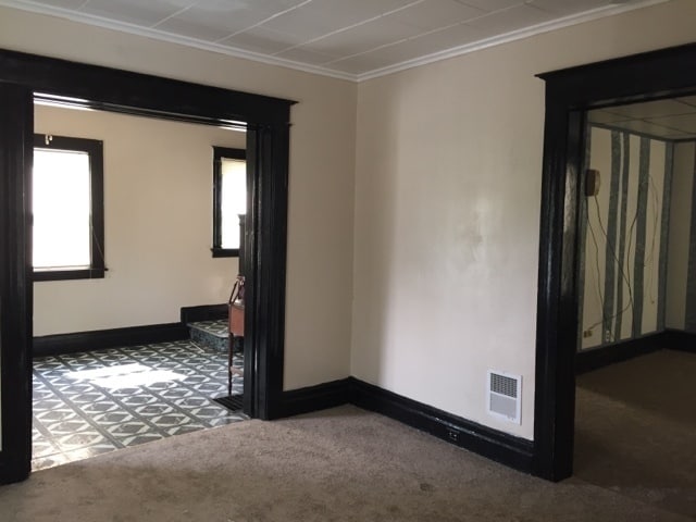 Building Photo - HUGE SINGLE FAMILY FOR RENT !!