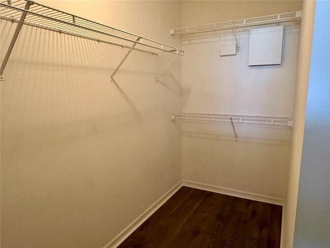 Building Photo - 536 Lakeview Dr