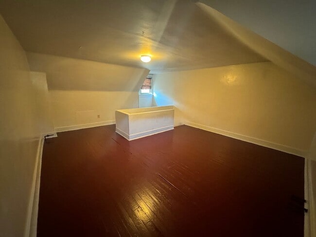 Building Photo - Updated Highland Park Townhome!