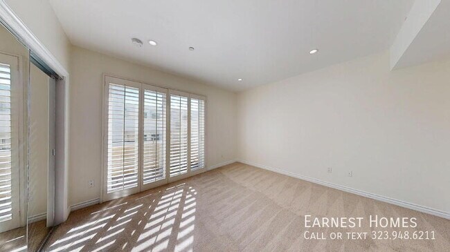 Building Photo - 1241 S Westgate Ave