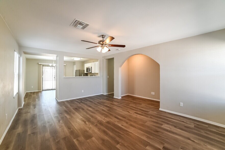 Building Photo - 11817 W Corrine Dr