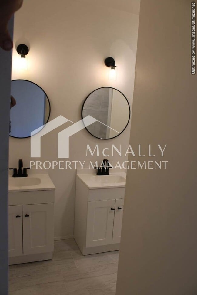 Building Photo - Newly Remodeled 3 Bedroom 2 Bathroom Home ...