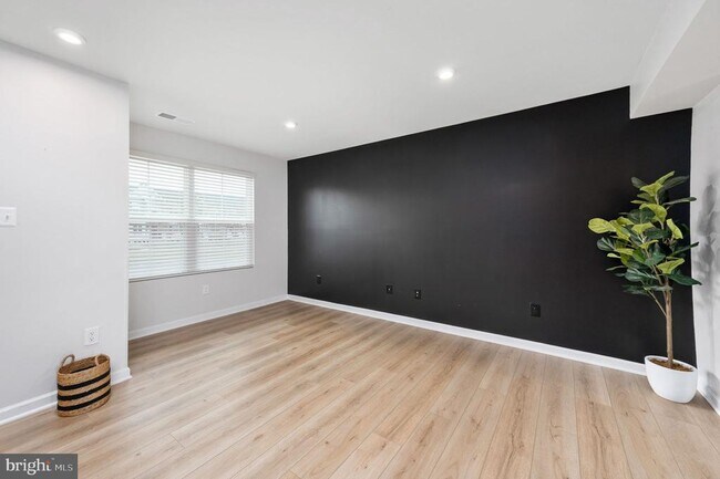 Building Photo - 7233 Statesman Blvd