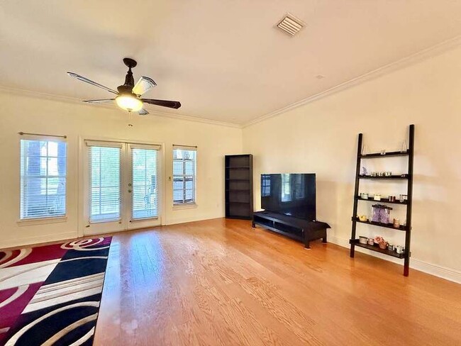 Building Photo - 131 Valencia Cir