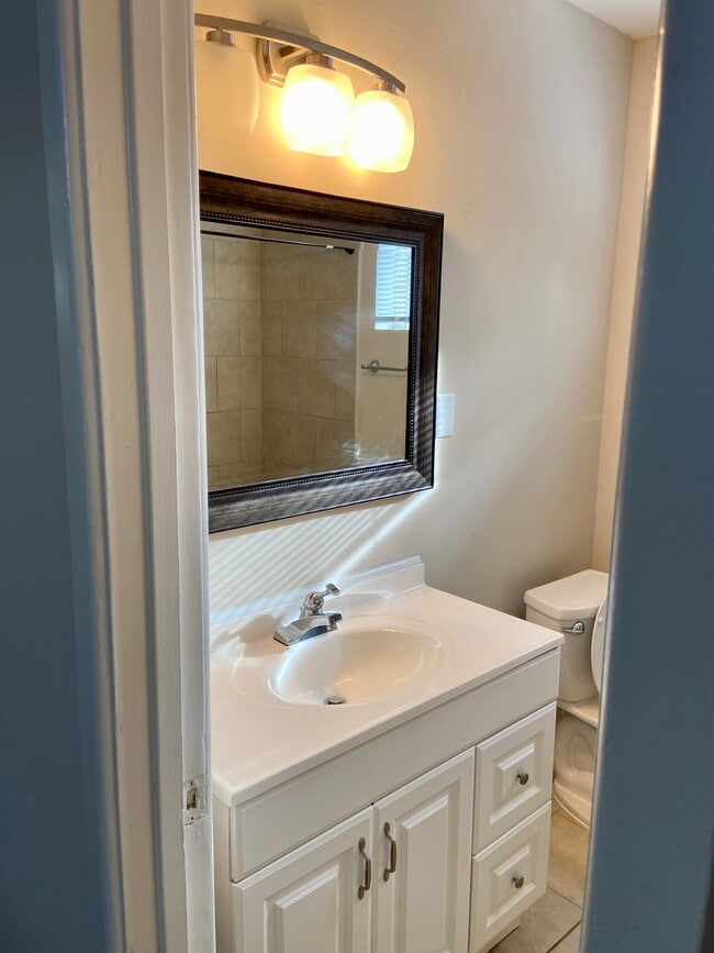 Bathroom - 1608 Colquitt St