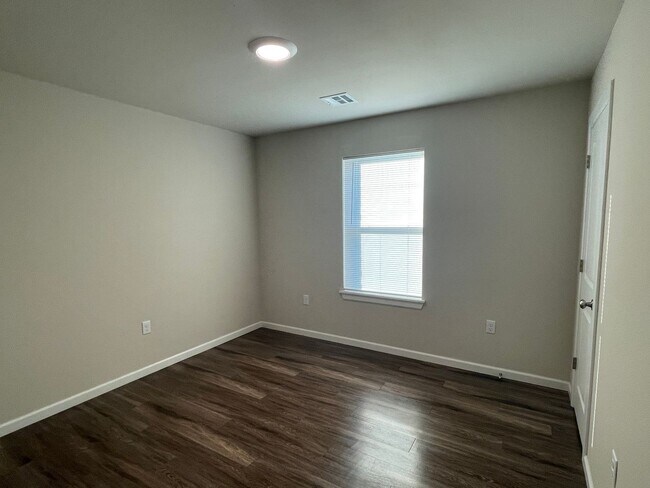 Building Photo - 3 bed, 2 bath, 2 car garage in Wagoner OK