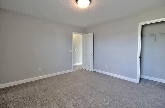 Building Photo - 566 Burke Dr