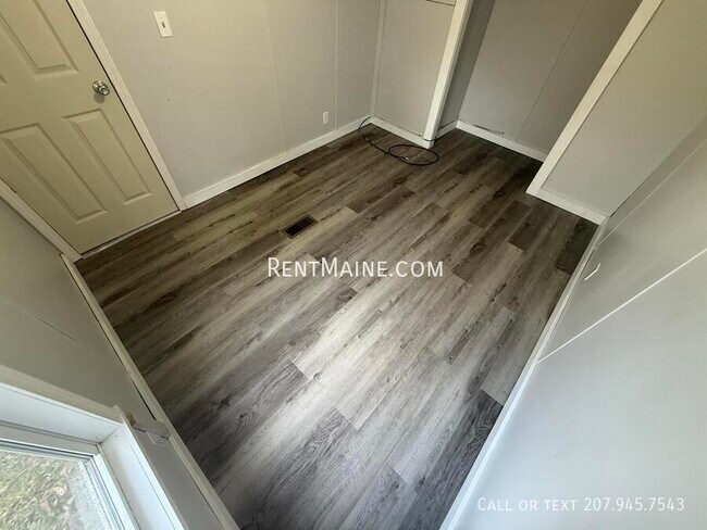 Building Photo - 8 Hall Dr