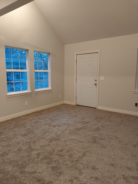 Building Photo - 124 S Green St