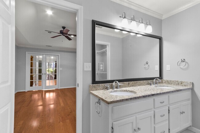 Building Photo - 2013 Fox Ridge Rd