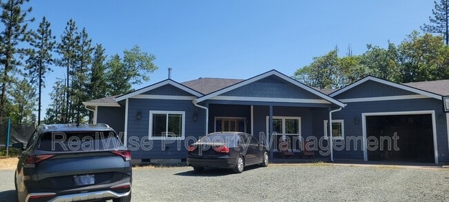 Building Photo - 235 Needlewood Dr