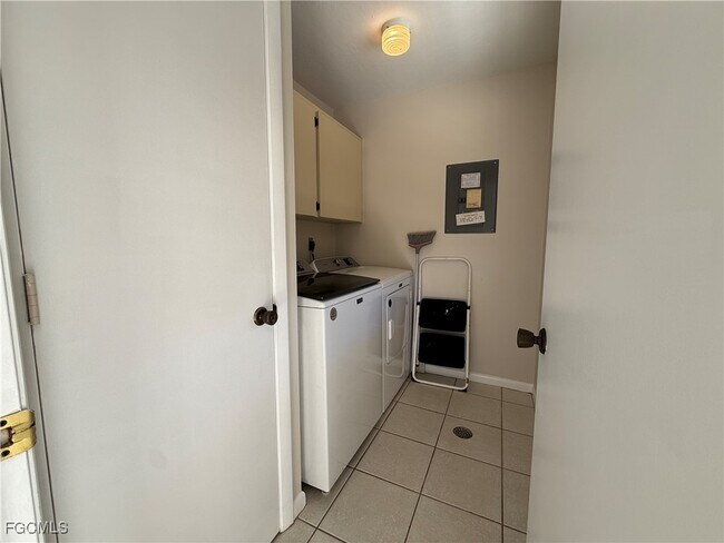 Building Photo - 131 SW 47th Terrace