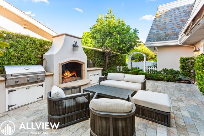 Building Photo - Stunning 3 Bedroom + Bonus Room 3.5 Bath A...