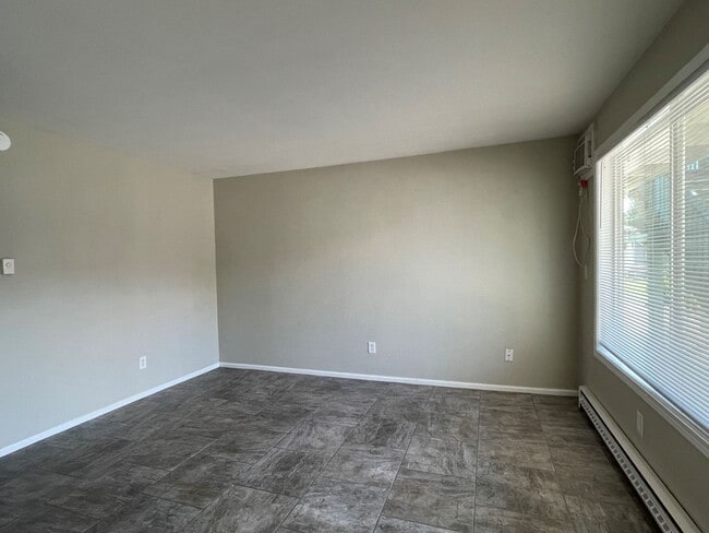 Building Photo - Now renting 1 bedroom Condo Downstairs