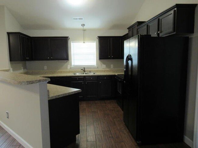 Building Photo - Gorgeous 3 Bedroom Home in Bradford Estates!!