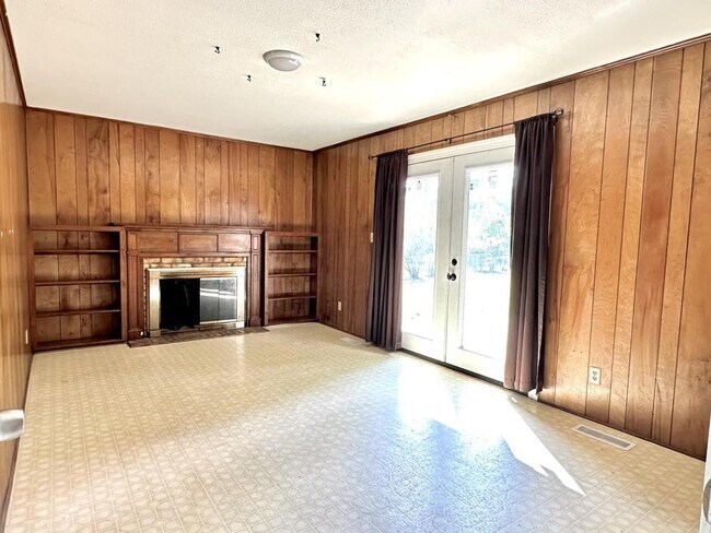 Building Photo - 435 Southwick Dr