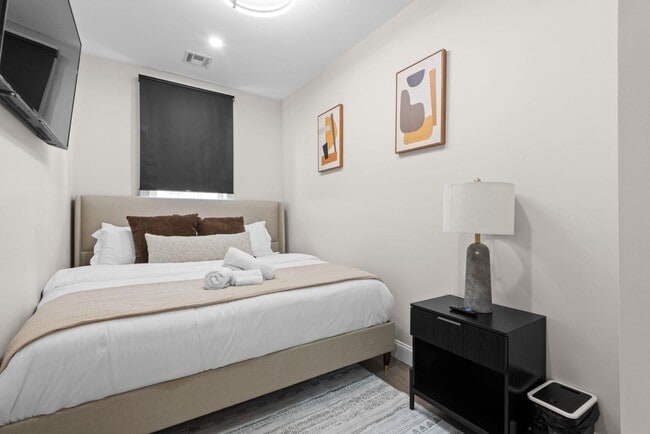 Building Photo - 3316 Summit Ave