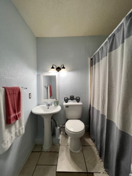 Building Photo - 7418 Meadow Cliff St