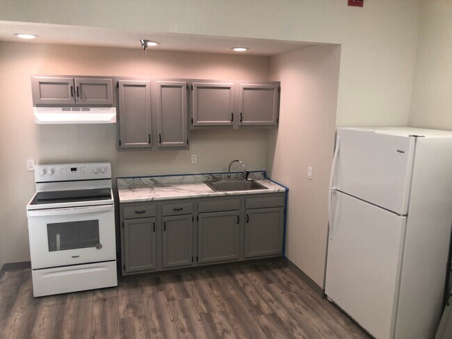 Kitchen - 225 E High St