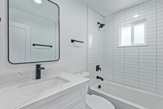 Building Photo - Newly Renovated One Bedroom in Tempe!