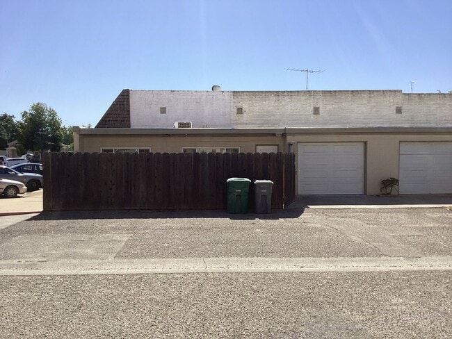 Building Photo - Very Nice One Bedroom Home Now Available In Gustine