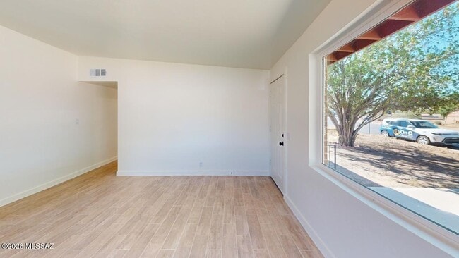 Building Photo - 1410 N Desmond Ave