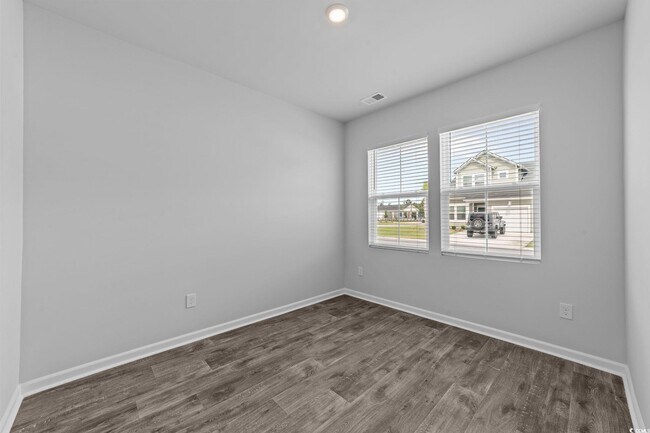 Building Photo - 136 Talladega Dr