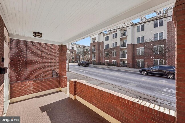 Building Photo - 309 W Elm St