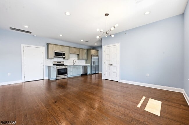 Building Photo - 55 Watchung Ave