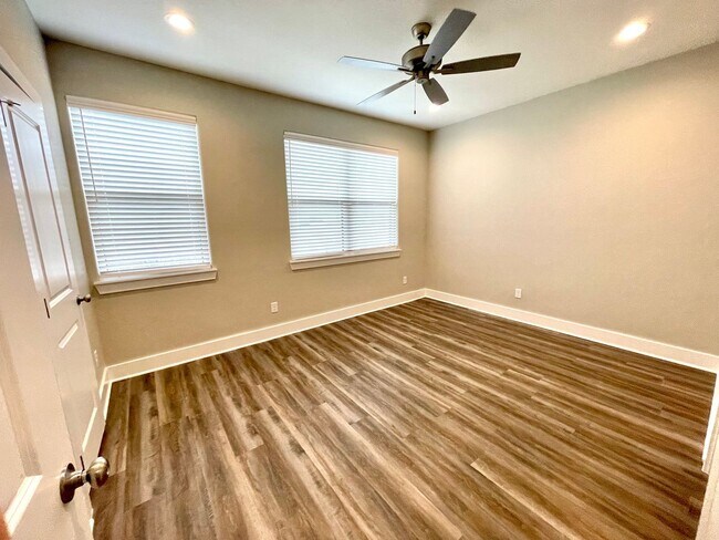 Building Photo - 710 Vassar Ct