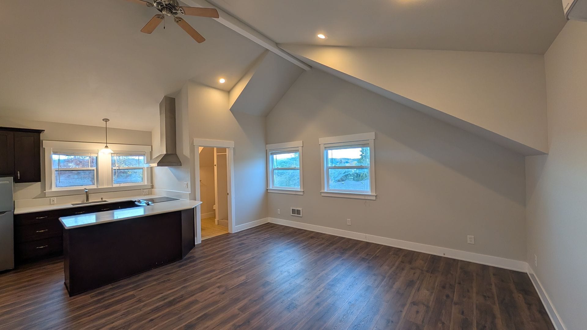 Building Photo - Valley St Duplex