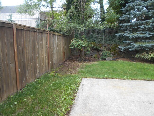 Building Photo - Spacious 3 Bedroom Duplex in Washougal