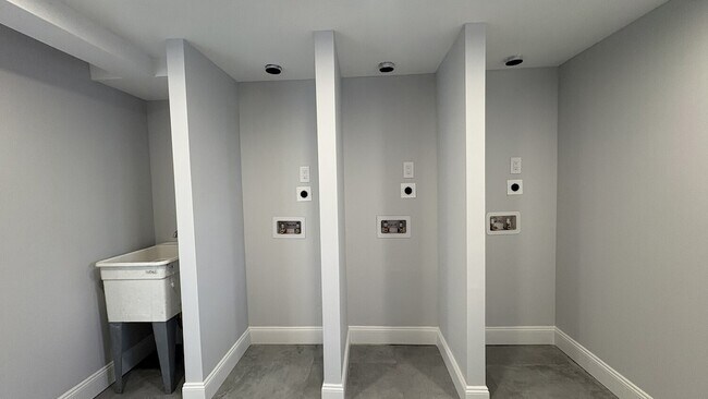 Building Photo - 1-64 Beach 124th St