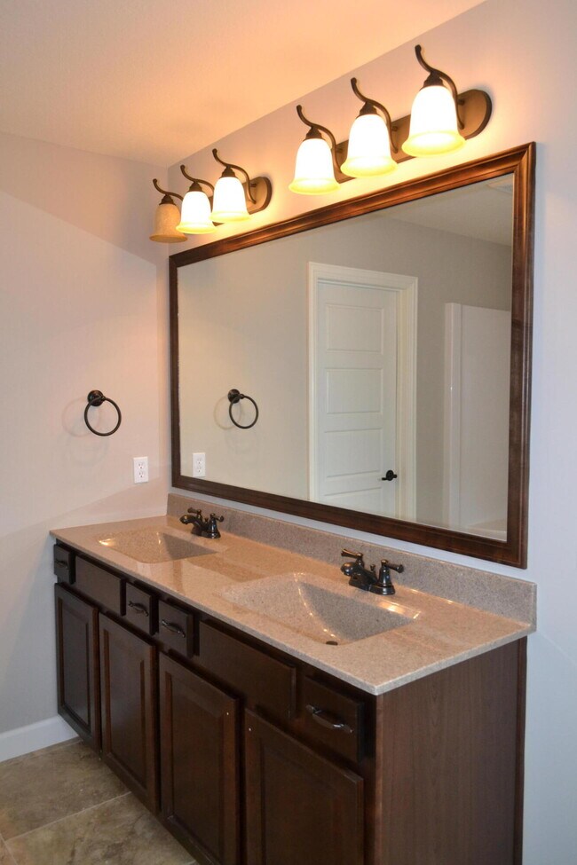 Building Photo - 7413 Pemberton Dr