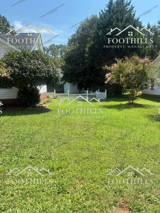Building Photo - 1003 Ravenswood Dr