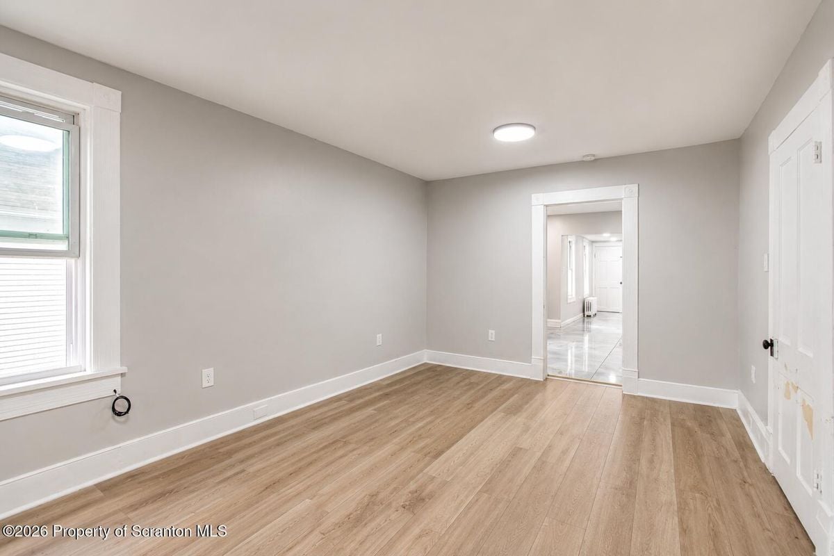 Building Photo - 1729 Sanderson Ave