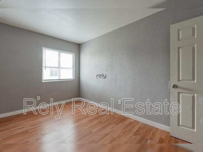 Building Photo - 12740 W Amy Dr