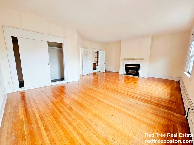 Building Photo - 1712 Beacon St