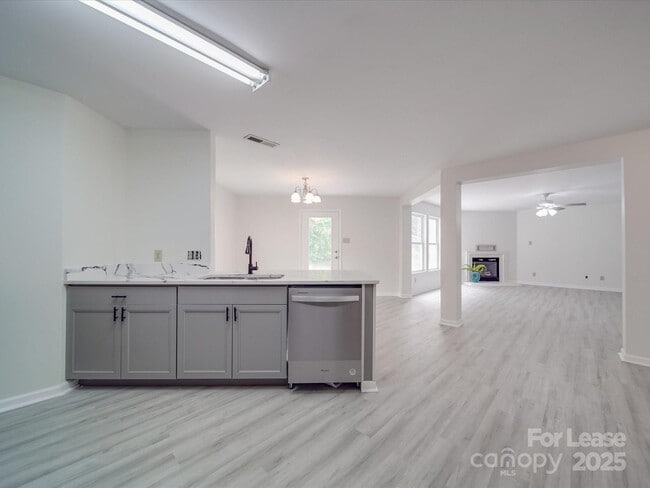 Building Photo - 3227 Deshler Morris Ln