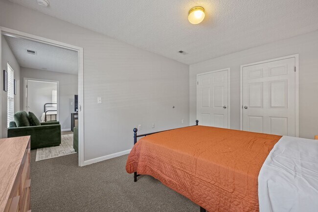 Building Photo - FULLY FURNISHED EXCLUSIVE SHORT AND MIDTERM RENTAL ONLY!