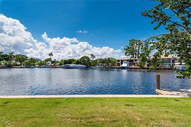 Building Photo - 1223 Seminole Dr